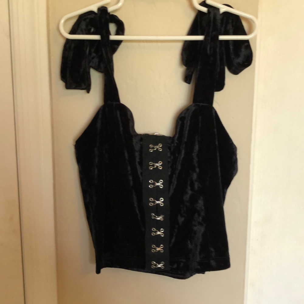 FOREVER21 black crop top!!!